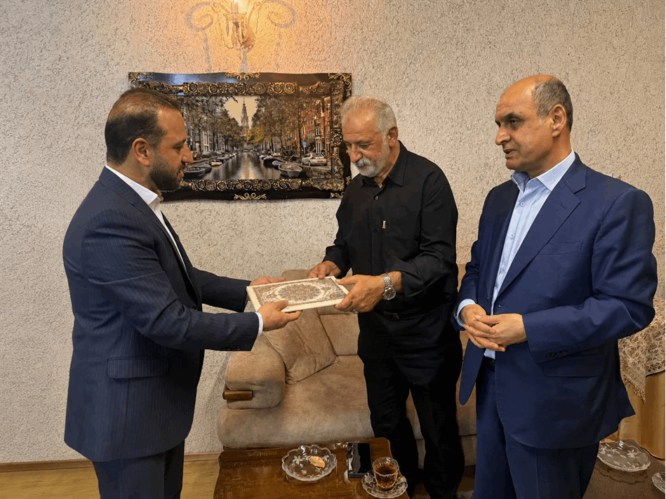 تجلیل از پدر و مادر شهید حامد رجبی‌مقدم شهید جنگ رمضان