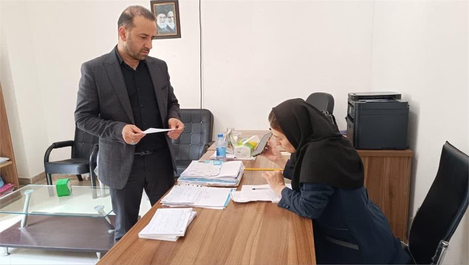مدیر صندوق بازنشستگی کشوری استان گیلان از شعبه دریافت اسناد خسارت درمان بیمه تکمیلی در رودبار بازدید کرد